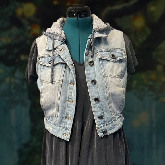 Upcycled "Moon Child" Denim Hoodie Vest – Sleeveless Cropped Jean Jacket sz L - Picture 2 of 4